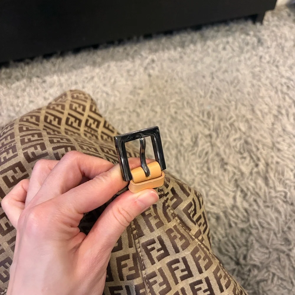 FENDI Zucca Mama Baguette Beige and tan - Picture 12 of 16